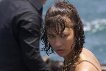 Olga Kurylenko jako Camille w filmie „Quantum of Solace” (2008) 