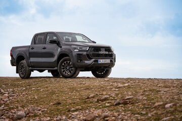 Toyota Hilux i&nbsp;Land Cruiser