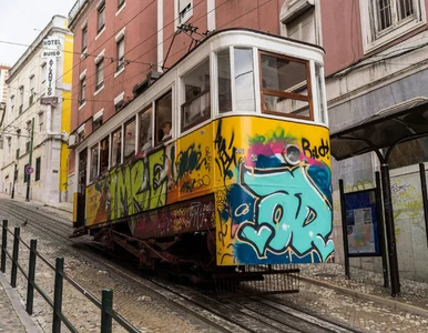 Miniatura: Katastrofa słynnej kolejki w Lizbonie. Co...