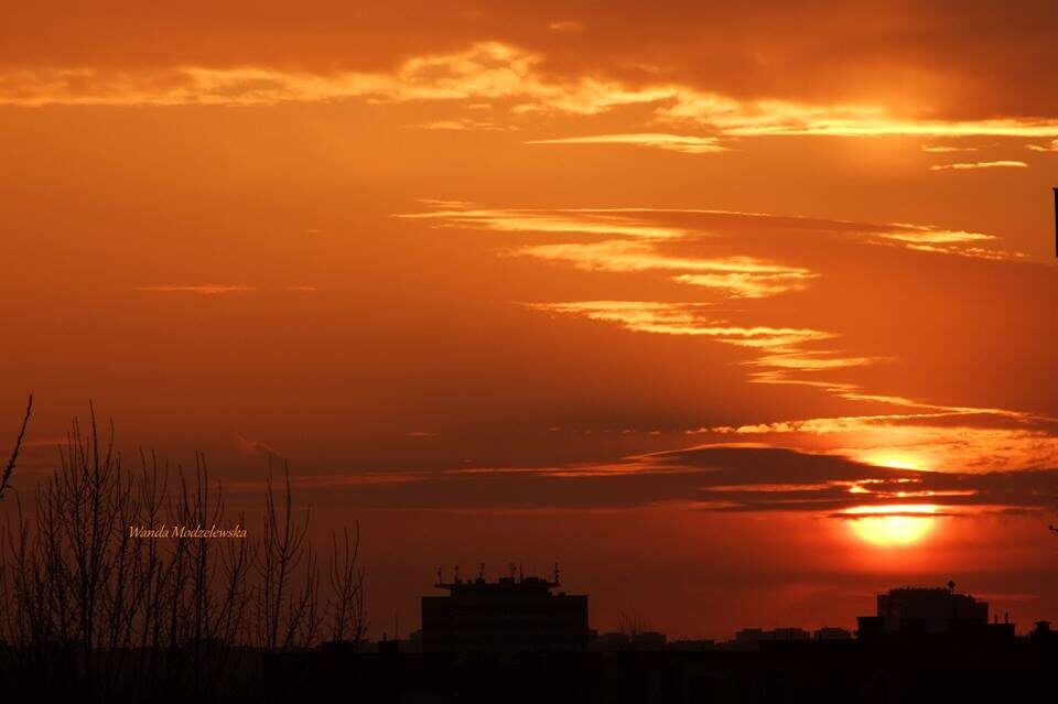 Zachód słońca nad blokowiskiem Fot. Wanda Modzelewska