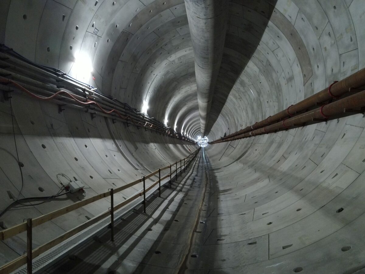 Prace na terenie budowy tunelu pod Świną 