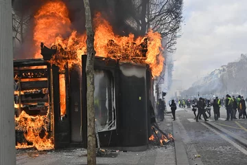 Protest „żółtych kamizelek” w Paryżu 16 marca 