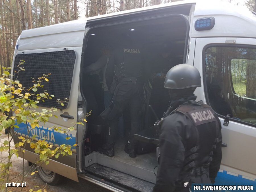 Policjanci nie dopuścili do ustawki w lesie 