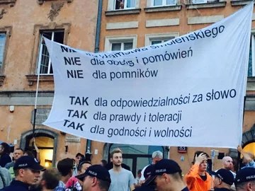 88. miesięcznica smoleńska, kontrmanifestacja 