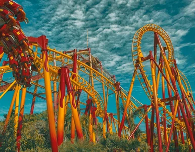 Miniatura: Chwile grozy w wesołym miasteczku. Utknęli...