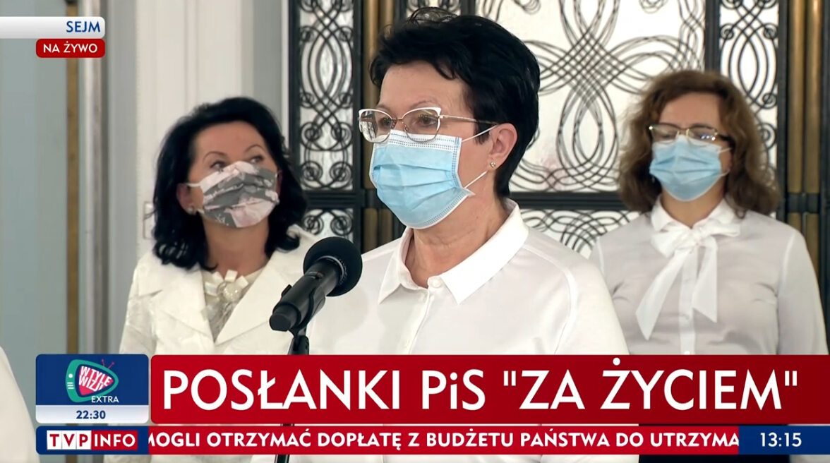 Pasek TVP Info opisujący dzisiejsze wydarzenia w Sejmie 