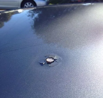 Jeśli strzelam w powietrze, to pocisk leci w kosmos, prawda? 