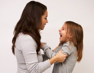 Mama krzyczy i szarpie dziecko? „Trzeba reagować” – mówią eksperci i...