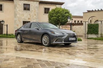 Lexus ES 300h 