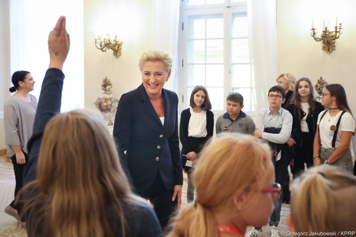 Spotkanie Agaty Kornhauser-Dudy ze zwiedzającymi Pałac Prezydencki uczniami Szkoły Podstawowej z Oddziałami Integracyjnymi nr 341 w Warszawie 