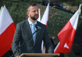 Miniatura: Szef MON zapytany o ewakuację Polaków....