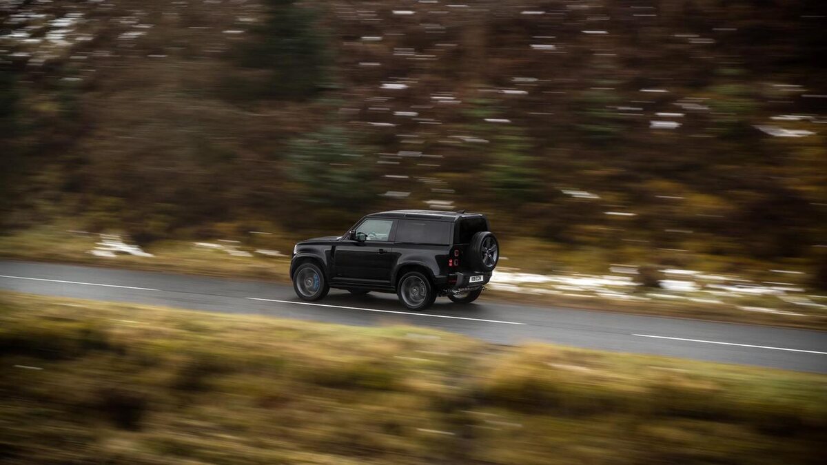 Land Rover Defender V8 