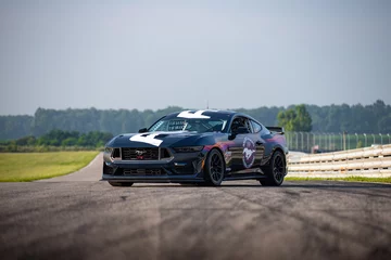 Ford Mustang Dark Horse R 