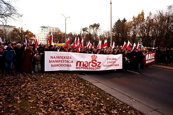 Uczestnicy marszu bardzo wyraźnie manifestowali przywiązanie do ojczyzny i narodu (fot. Jakub Czermiński)