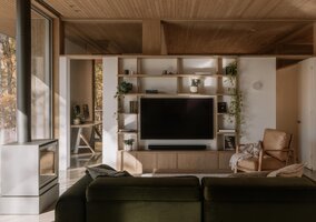 Miniatura: Ten dom nie stoi na ziemi jak inne....