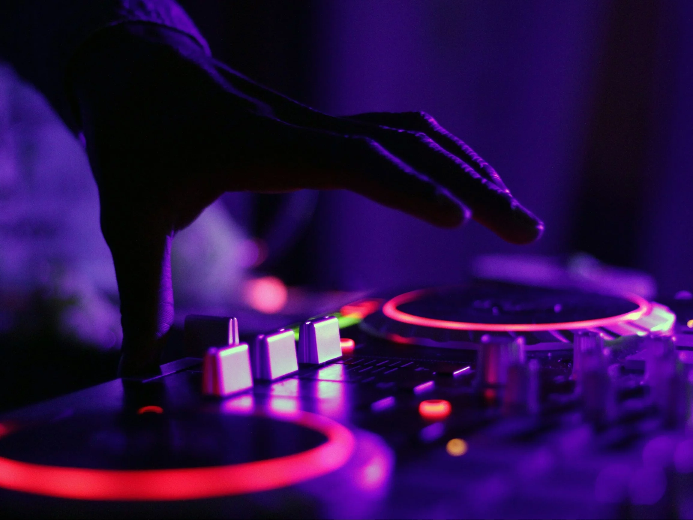 Polskie hity muzyczne. Dobrze je pamiętasz?