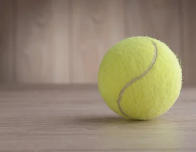 Miniatura: Dlaczego warto trzymać piłeczkę tenisową w...