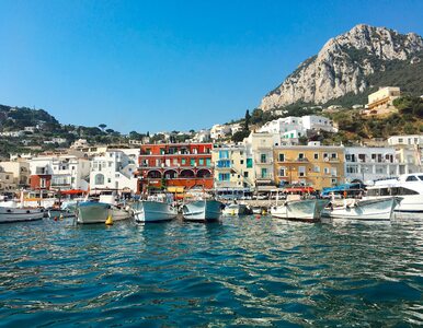 Miniatura: Tłumy turystów na włoskiej wyspie. „Robi...