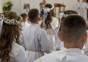 Miniatura: Rodzina doniosła na prezent komunijny....