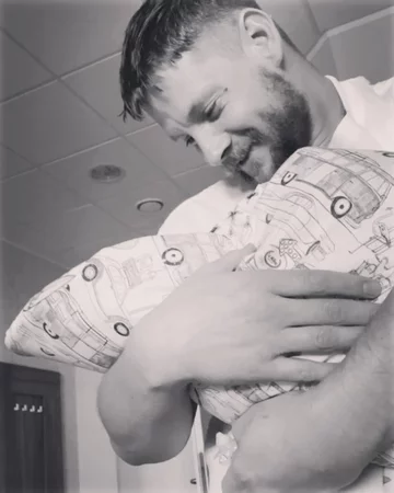 Julia Kuczyńska i Sebastian Fabijański z synem 