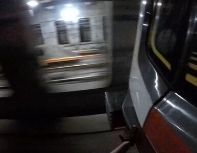 Miniatura: Trainsurfing w warszawskim metrze. Policja...
