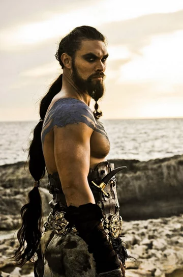 Jason Momoa w serialu "Gra o tron" (2011) 