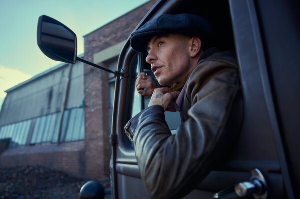 Miniatura: „Peaky Blinders: Nieśmiertelny”. Barry...