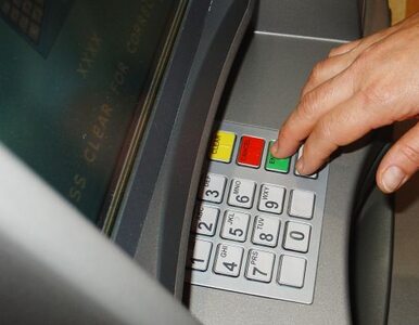 Miniatura: W Polsce niemal nie przybywa bankomatów