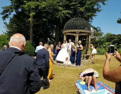 Miniatura: Plażowiczka nie ustąpiła nowożeńcom i...