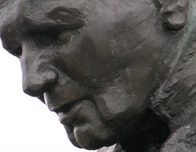 Miniatura: Pomnik Jana Pawła II został uszkodzony...