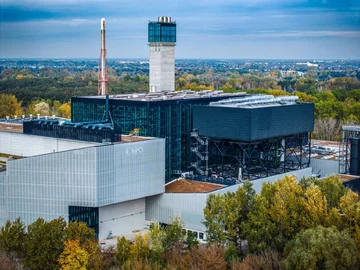 Warszawska Wytwórnia Energii, zaprojektowana przez pracownię Foroom dla MPO Warszawa, pokazuje, że nowoczesna infrastruktura może łączyć zaawansowaną technologię, wysoką jakość architektury i rozwiązania przyjazne mieszkańcom 