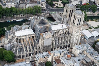 Miniatura: Rozpoczęła się odbudowa katedry Notre...