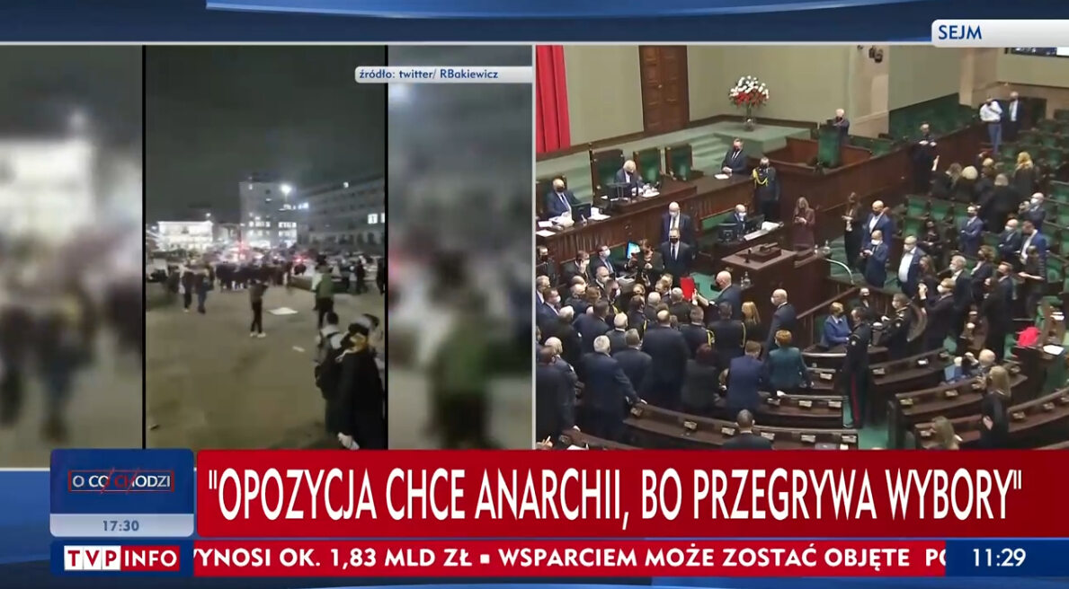 Pasek TVP Info opisujący posiedzenie Sejmu 