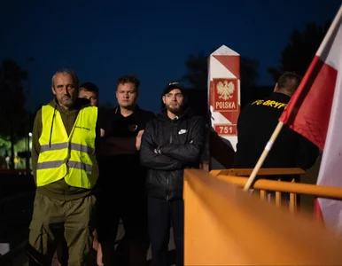 Miniatura: Przepychanki i polowanie na migrantów....