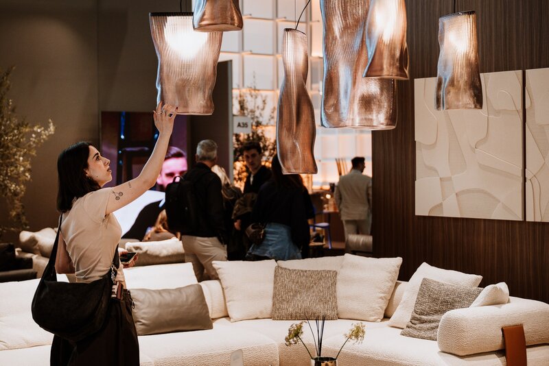 Stoisko Olta na&nbsp;Salone del Mobile 2026 &ndash; przestrzeń zaprojektowana jak domowy azyl, w&nbsp;kt&oacute;rym design zaczyna się od&nbsp;komfortu