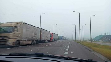 TIR-y oczekujące na&nbsp;granicy Polski z&nbsp;Białorusią