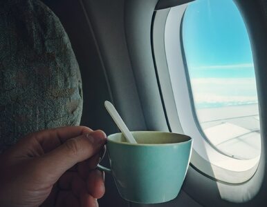 Miniatura: Stewardesa radzi, czego nie pić w...