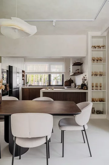 Dom słynnych influencerów: nowoczesne wnętrza pełne komfortu, elegancji i technologii 