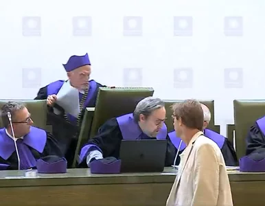 Miniatura: Pchnął krzesło sędziego, niemal go z niego...