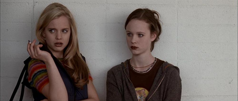 Mena Suvari i Thora Birch w „American Beauty” 