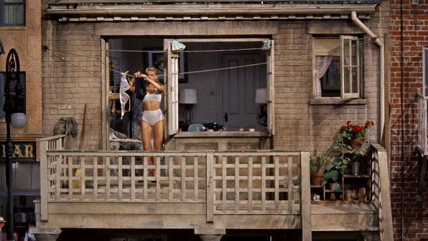 Kadr z filmu „Okno na podwórze” 