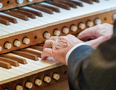 Miniatura: Chwile grozy podczas mszy pogrzebowej. Dym...