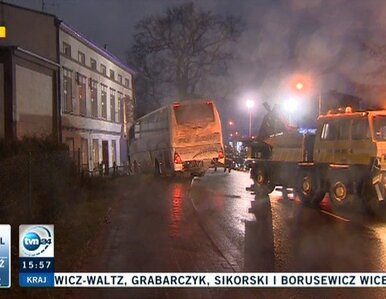 Miniatura: Wyciągnięto autobus, który uderzył w...