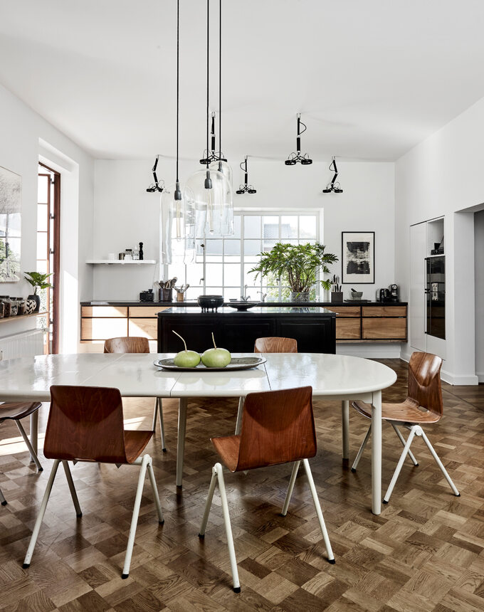 Kuchnia w mieszkaniu duńskiej projektantki Susanne Rützou