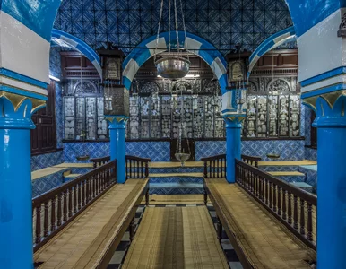 Miniatura: Atak w pobliżu najstarszej synagogi w...