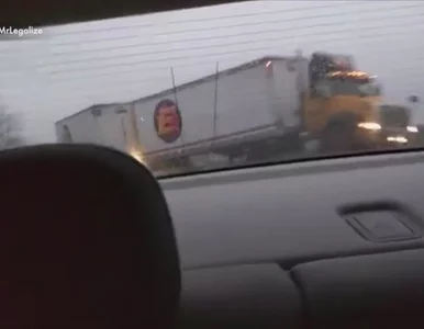 Miniatura: Ciężarówka niemal zmiażdżyła auto