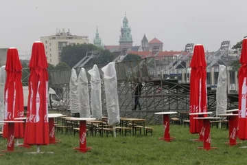 Krakowskie błonia, budowa strefy kibica (fot. PAP/Jacek Bednarczyk)