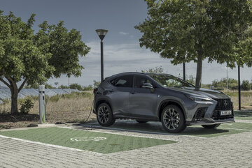 Nowy Lexus NX 450h+