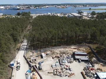 Prace na terenie budowy tunelu pod Świną 