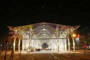 Tramwajowy dworzec przesiadkowy, nazywany też Stajnią jednorożców. Al. Piłsudskiego 